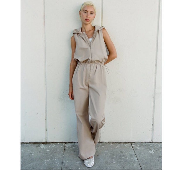 Pants - Zara • Women’s Tan Hooded Sleeveless Wide leg Jumpsuit M NWT
